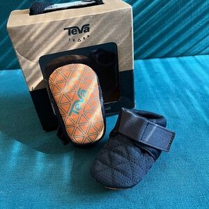 Teva Infant Ember Moc, Size 0/1, like new with box!